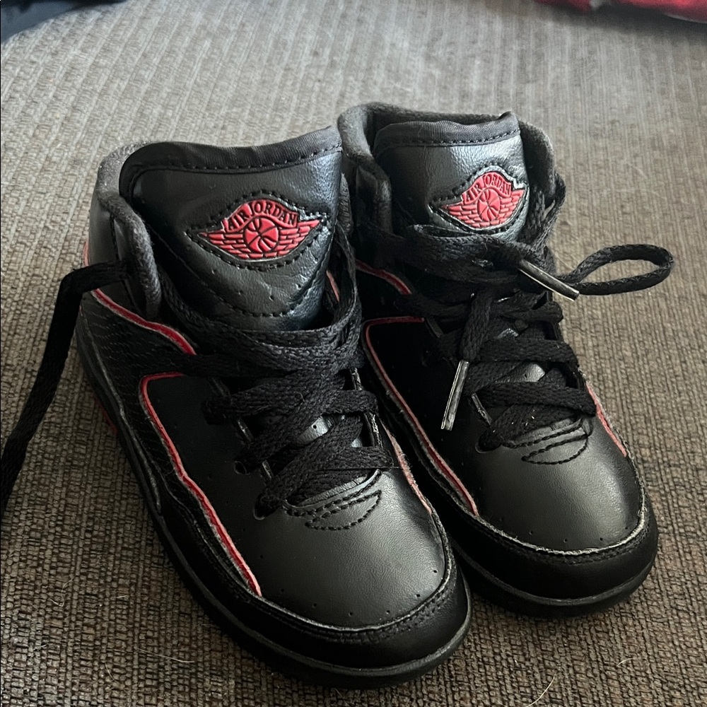 Jordan retro 2s